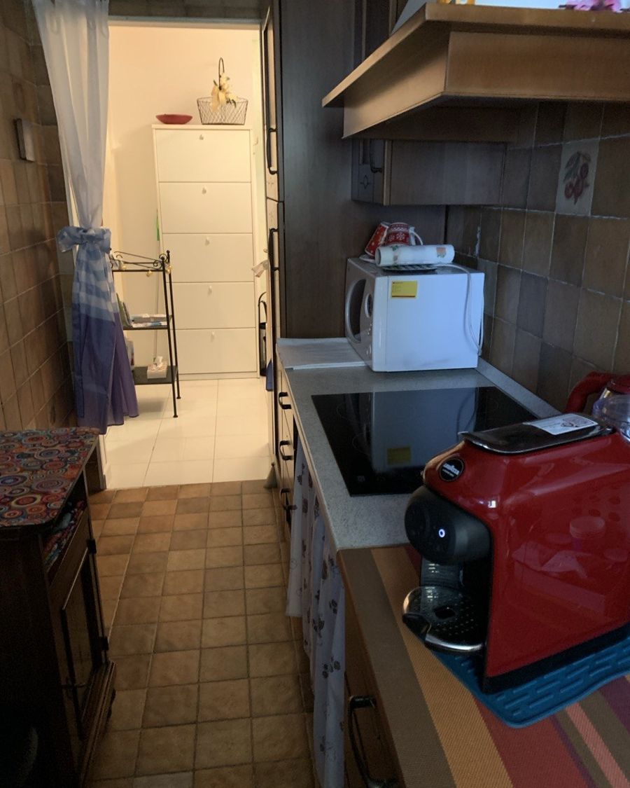 Cucina con piastra a induzione
